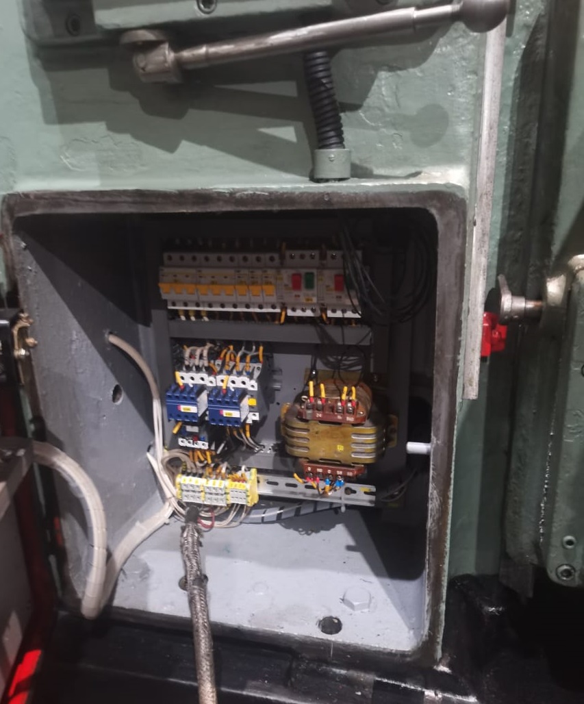 Станок универсально-фрезерный мод. 6Р82Ш